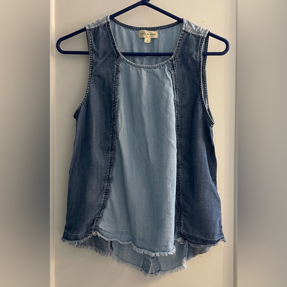 Cloth & Stone Split Back Chambray Sleeveless Top Sz M Blue Two Tone Frayed